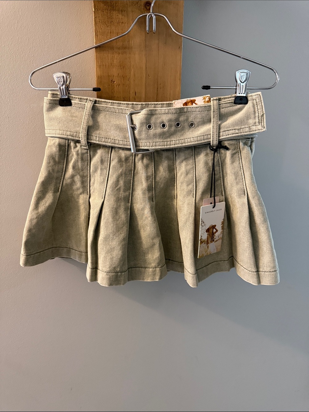 Sincerely Jules Pleated Soft Green Mini Skirt with Matching Belt, NWTs